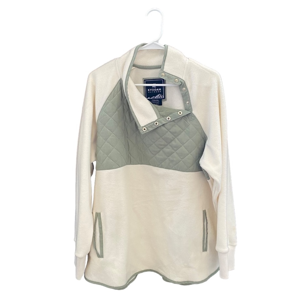 Kyodan Creme Fleece and Green Quilted Asymmetrical Pullover